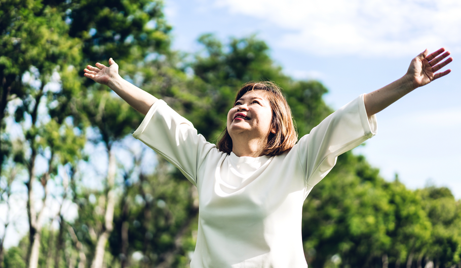 Voir la vie du bon côté : Le pouvoir de l’optimisme pour améliorer la santé et la longévité